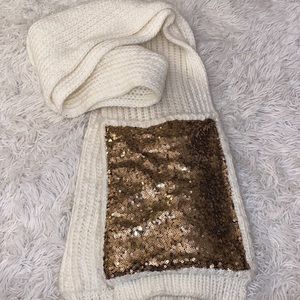 ✨Cream Scarf with gold sparkle pockets✨